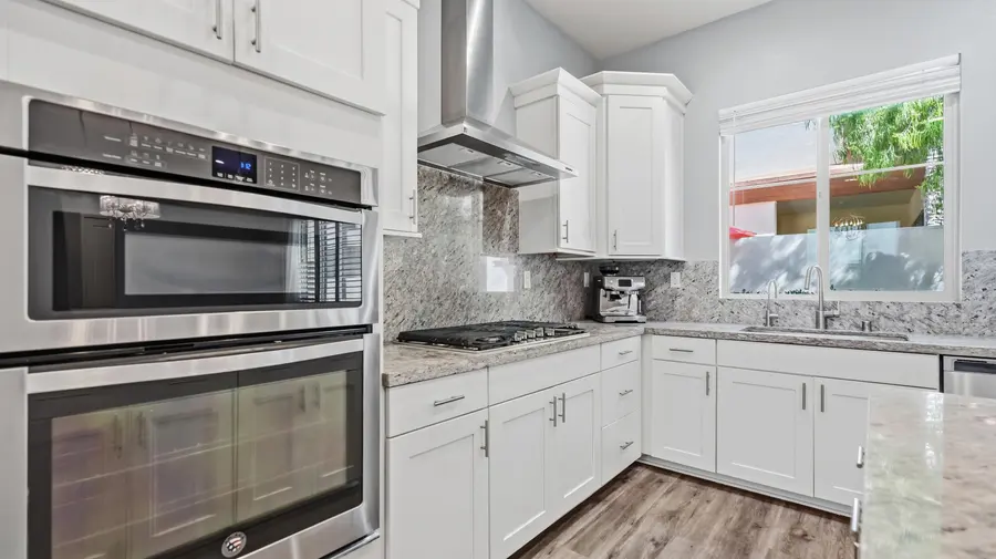 Double ovens and cooktop